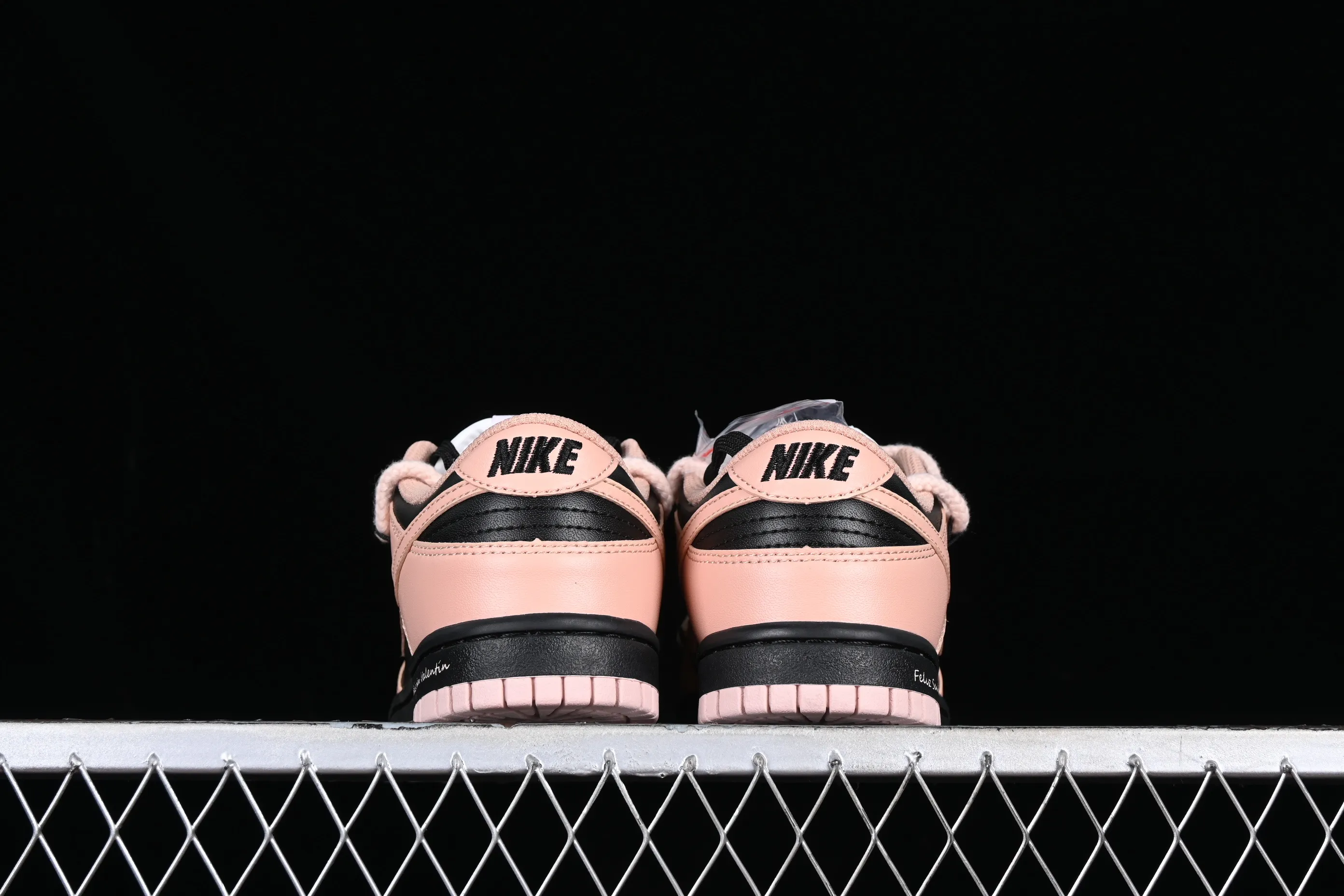 All Categories Nk SB Dunk Series Nk SB Dunk Low Low-top Sneakers Nk Dunk Low Steam Puppet Midnight Whiskey Sweet Cool Style Customized Deconstructed Strap Casual Sneakers DD1503-601